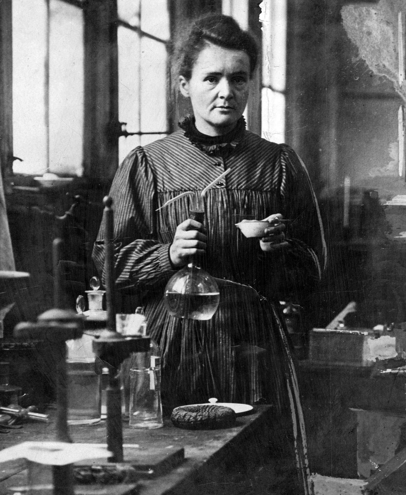 Photo of Marie Curie in her lab