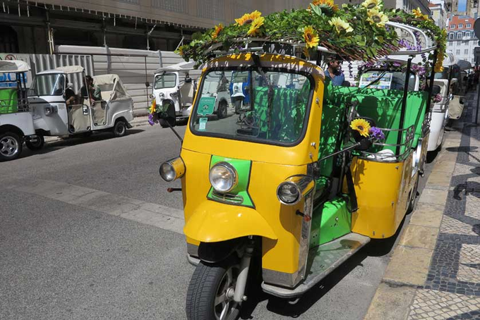 photo of tuk tuk with flowers